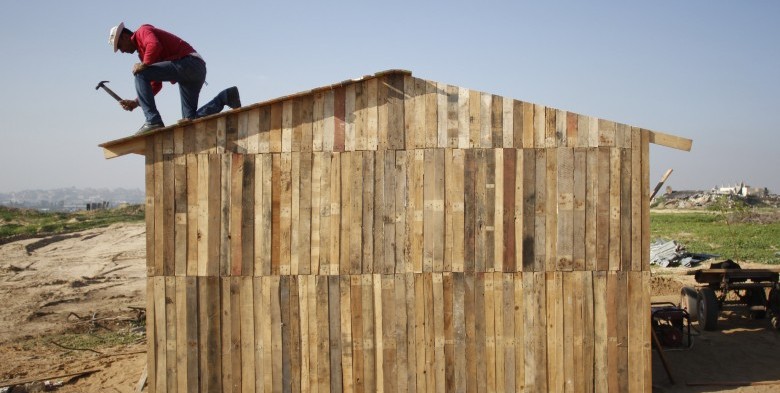Palestinians in Gaza Build Makeshift Homes While Shortage of Building Materials Continues
