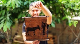 Palestinian Learns to Make Recycled Art in Prison