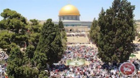 200,000 Palestinians From Across Occupied Territory Attend Prayers at Aqsa